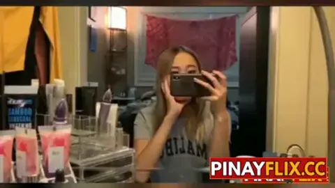 Nag-ensayo sa Harap ng Salamin si Babes